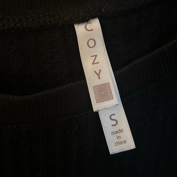 Kate 3/4 sleeve sharkbite top - Picture 2 of 5